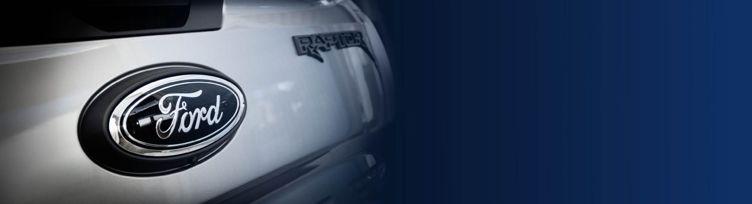 Ford-Logo auf dem Heck des Modells Raptor