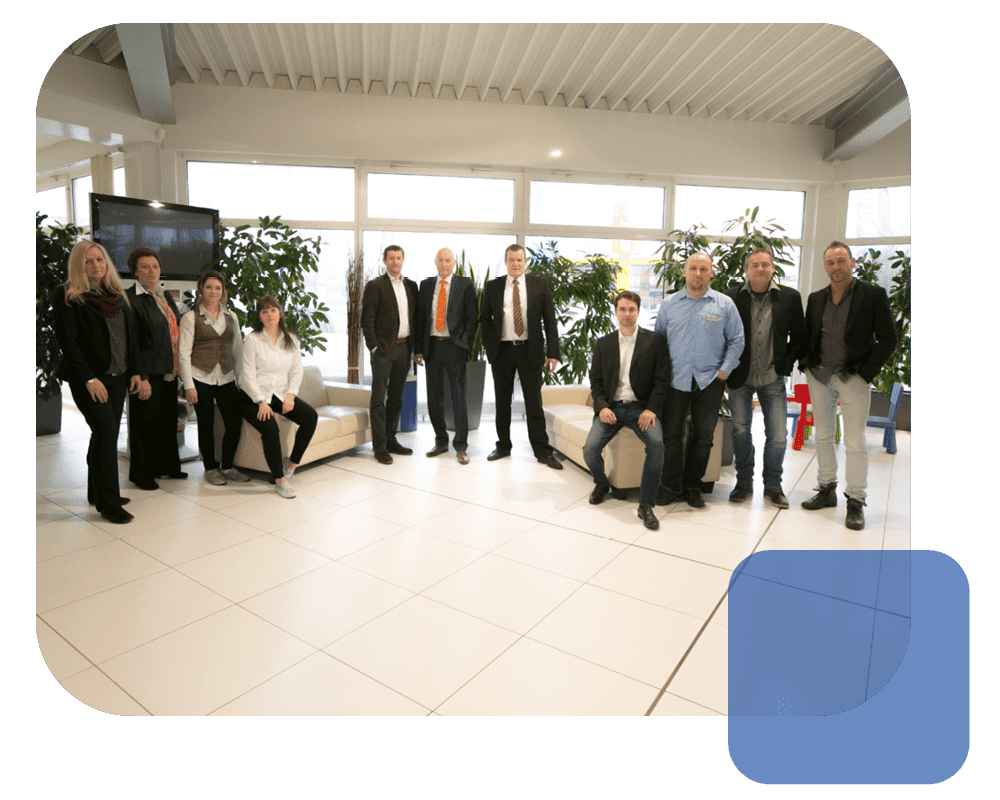 Die Mitarbeiter des Autohauses Rühlemann auf dem Gruppenfoto.